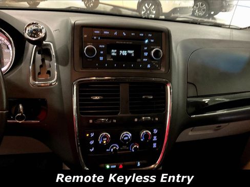 Used 2015 Dodge Grand Caravan SE FWD image 5