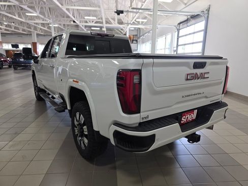 Used 2024 GMC Sierra 3500 Denali w/ Technology Package AWD/4WD image 3