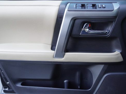 Used 2018 Toyota 4Runner SR5 Premium AWD/4WD image 29