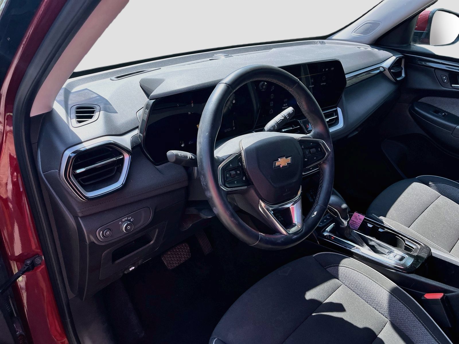 Used 2024 Chevrolet TrailBlazer LT w/ Convenience Package FWD image 11