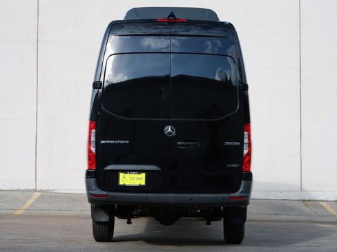 Used 2023 Mercedes-Benz Sprinter 2500 image 11