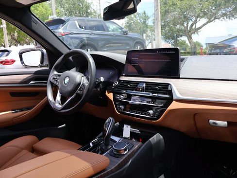 Used 2023 BMW 530i w/ Convenience Package RWD image 28