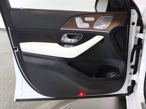 Certified 2025 Mercedes-Benz GLE 450e 4MATIC image 17