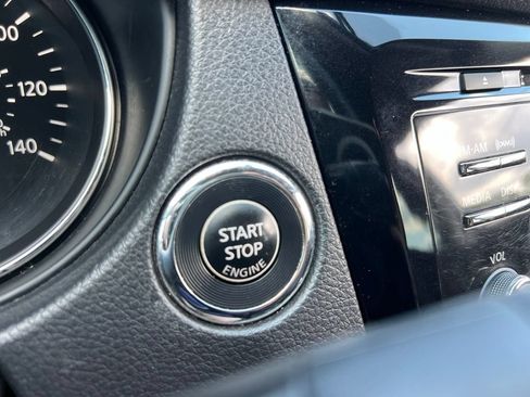 Used 2017 Nissan Rogue SV FWD image 32