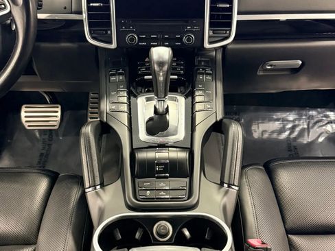 Used 2017 Porsche Cayenne S Platinum w/ Premium Package Plus (Pjy) AWD/4WD image 24