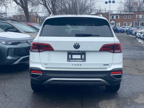 Used 2023 Volkswagen Taos SE w/ Panoramic Sunroof Package image 4