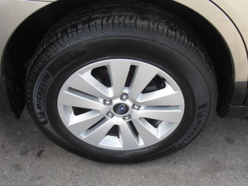 Used 2016 Subaru Outback 2.5i Premium AWD/4WD image 5