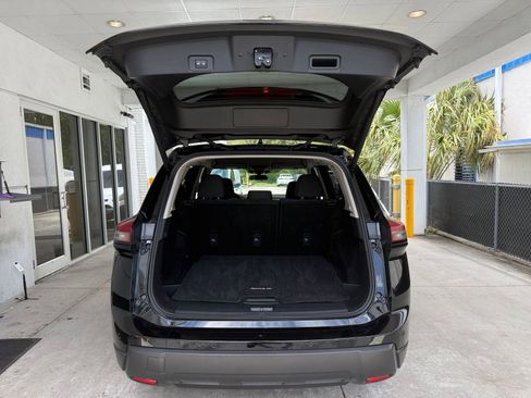 Used 2025 Nissan Rogue SV FWD image 33
