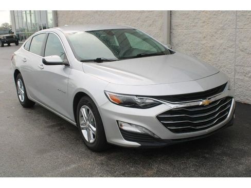 Used 2022 Chevrolet Malibu LT image 2