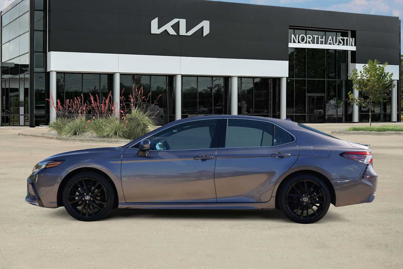 Used 2024 Toyota Camry XSE FWD image 3