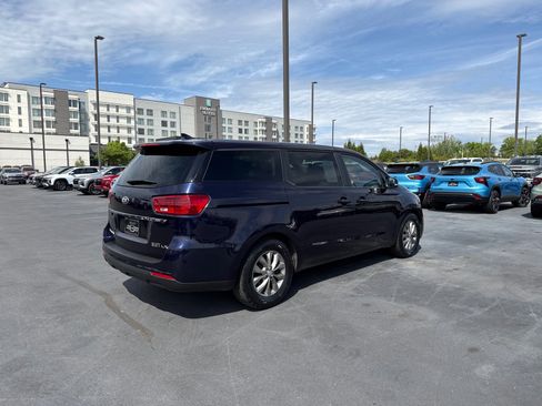 Used 2020 Kia Sedona LX FWD image 3
