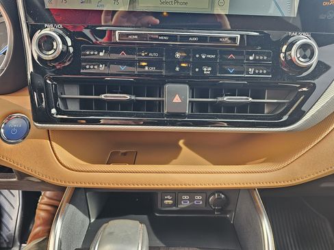 Used 2022 Toyota Highlander Platinum image 24