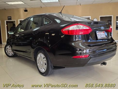 Used 2018 Ford Focus SE image 3