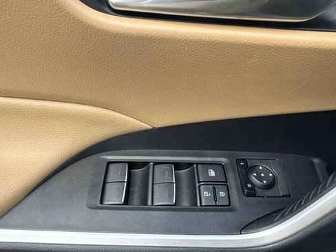 Used 2023 Toyota RAV4 XLE w/ Convenience Package FWD image 13