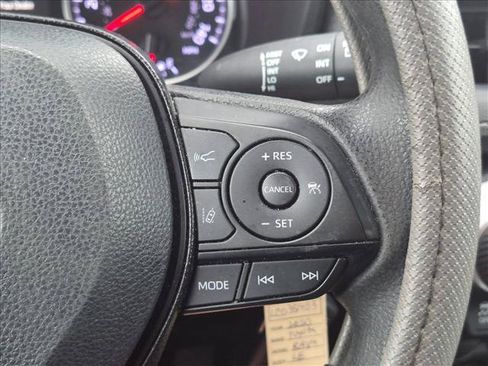 Used 2020 Toyota RAV4 LE FWD image 5