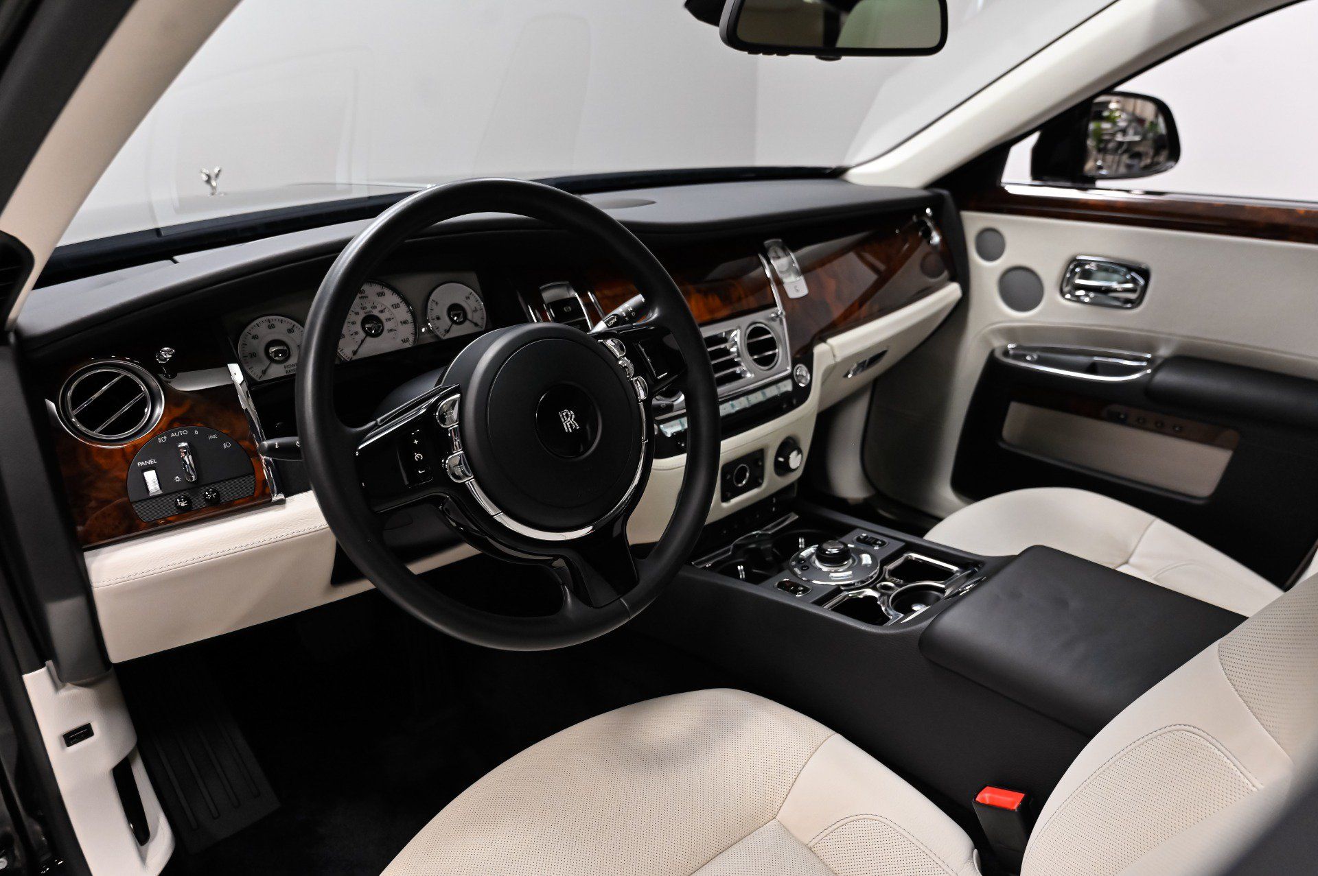 Used 2012 Rolls-Royce Ghost RWD image 13