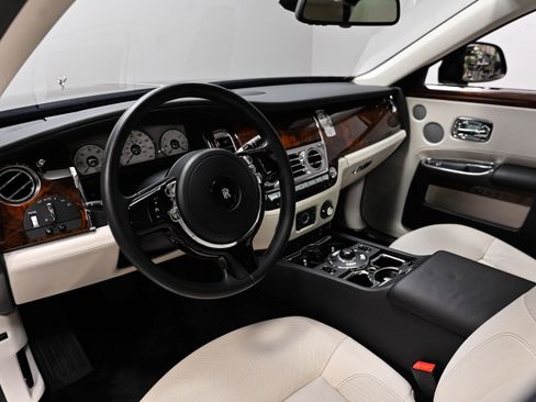 Used 2012 Rolls-Royce Ghost RWD image 13