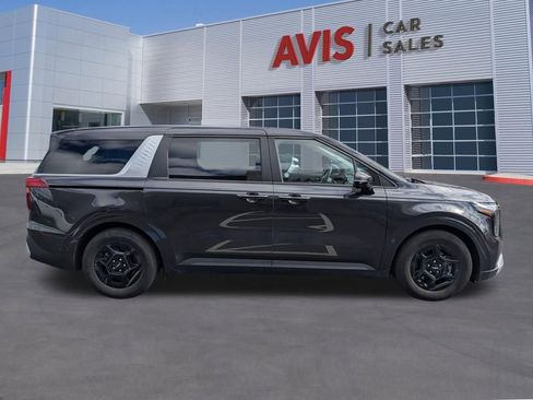 Used 2025 Kia Carnival FWD image 5