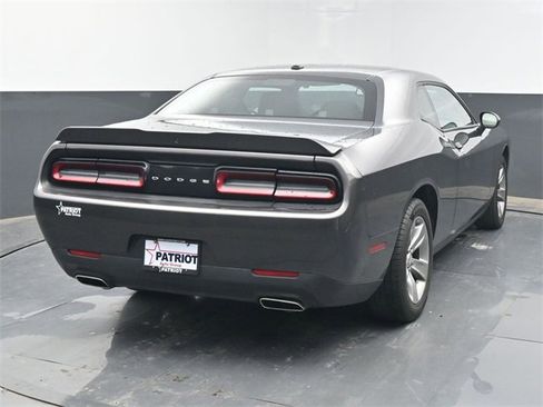 Used 2022 Dodge Challenger SXT image 5