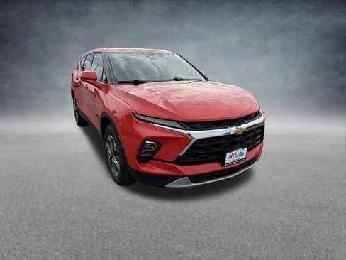Used 2025 Chevrolet Blazer LT AWD/4WD image 8