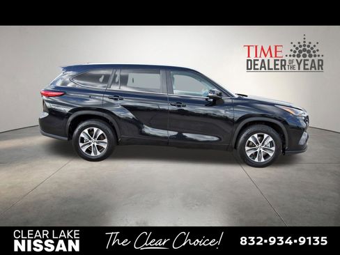 Used 2023 Toyota Highlander XLE FWD image 8