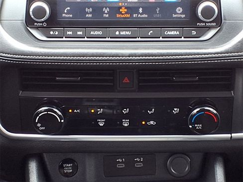 Used 2025 Nissan Rogue S image 15