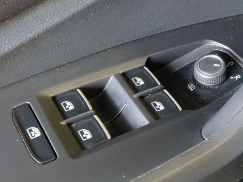 Used 2022 Volkswagen Jetta SE FWD image 27