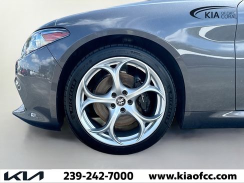 Used 2023 Alfa Romeo Giulia AWD w/ Quick Order Package 22X Lusso image 40