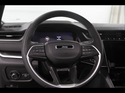 Used 2024 Jeep Grand Cherokee L Altitude AWD/4WD image 7