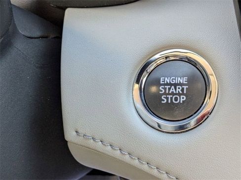 Used 2023 Toyota Highlander LE image 23