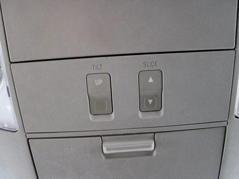 Used 2016 Toyota Sequoia Platinum image 24