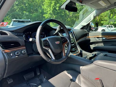 Used 2020 Cadillac Escalade Luxury AWD/4WD image 20