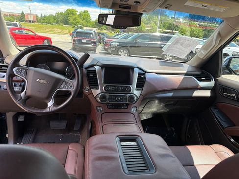 Used 2019 Chevrolet Suburban Premier AWD/4WD image 13