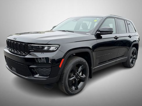 Used 2022 Jeep Grand Cherokee Altitude image 2