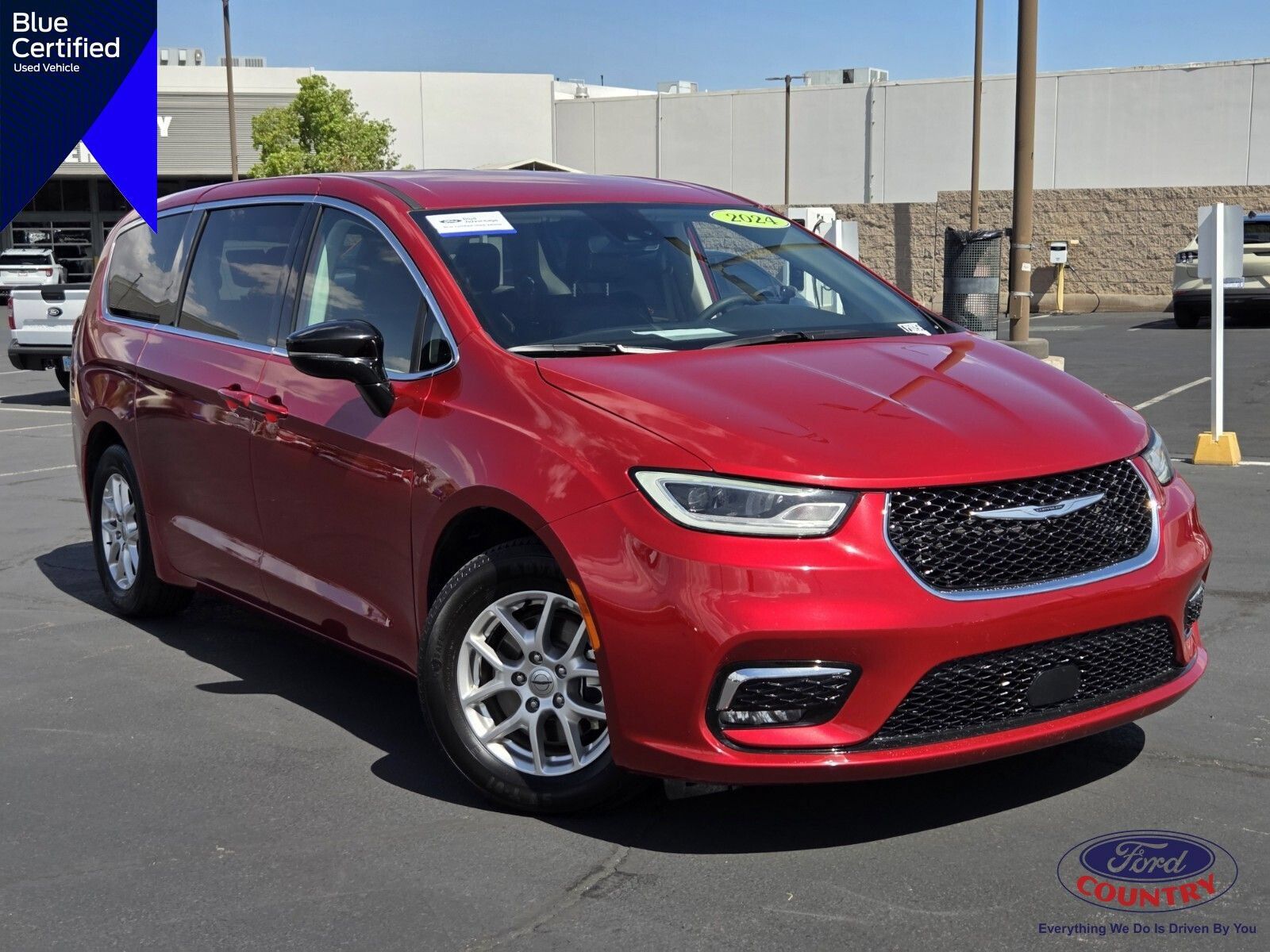 Used 2024 Chrysler Pacifica Touring-L FWD image 1