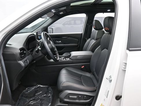 Certified 2025 Honda Pilot TrailSport image 22
