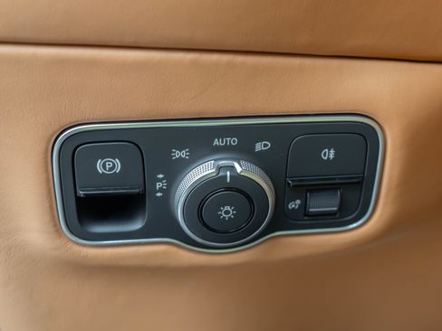 Used 2024 Aston Martin DBX 707 image 34