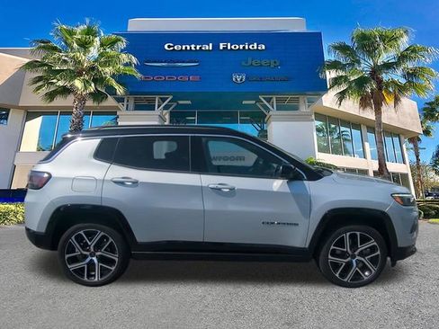 Used 2025 Jeep Compass Limited w/ Elite Group AWD/4WD image 4