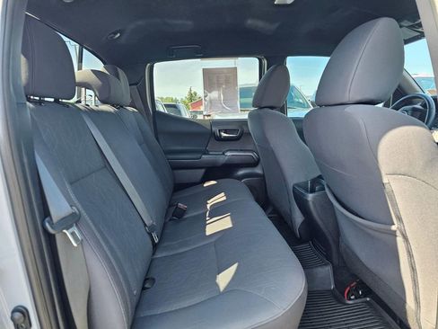 Used 2019 Toyota Tacoma TRD Off-Road AWD/4WD image 12