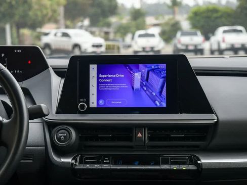 Used 2025 Toyota Prius LE FWD image 13