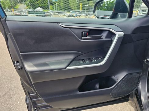 Used 2019 Toyota RAV4 LE w/ Carpet Mat Package AWD/4WD image 21