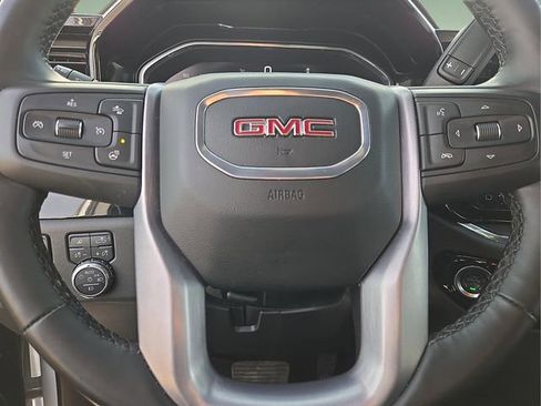 Used 2025 GMC Sierra 1500 SLT image 31