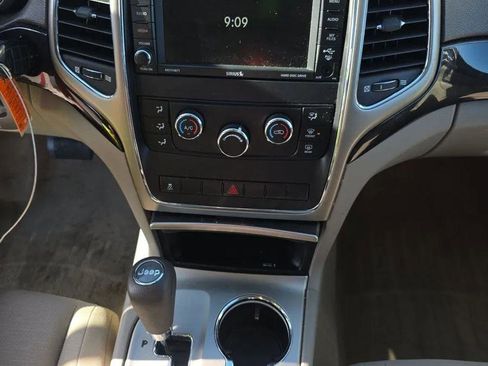 Used 2012 Jeep Grand Cherokee Laredo w/ Laredo E Group image 16