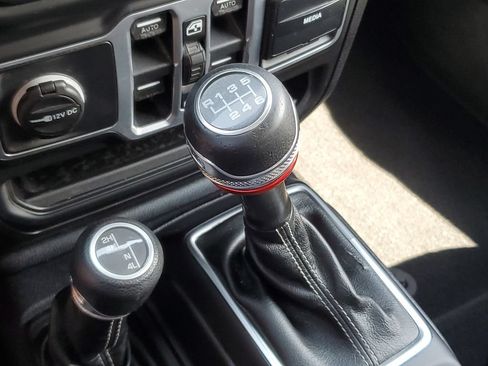Certified 2018 Jeep Wrangler Unlimited Sahara AWD/4WD image 28