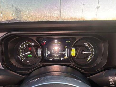 Used 2025 Jeep Wrangler Unlimited Sahara w/ Safety Group image 17