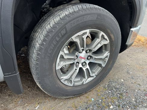 Used 2025 GMC Sierra 1500 SLT image 8