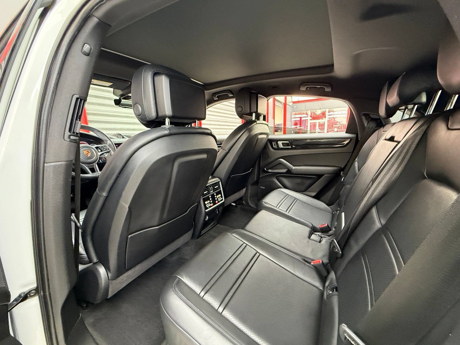Used 2022 Porsche Cayenne Coupe AWD/4WD image 22