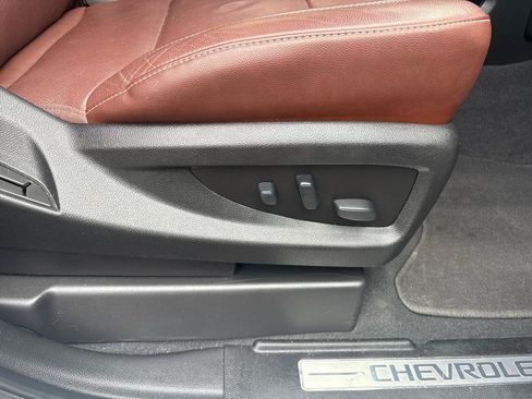 Used 2019 Chevrolet Suburban Premier w/ Premier Plus Edition AWD/4WD image 30