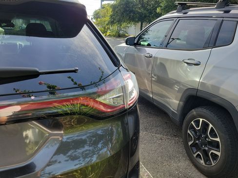Used 2018 Ford Edge Titanium FWD image 14