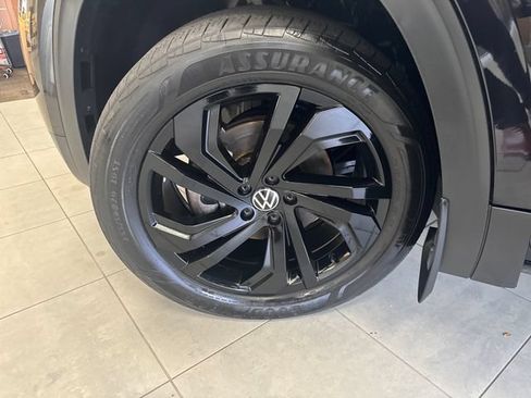 Used 2023 Volkswagen Atlas SE w/ Black Wheel Package AWD/4WD image 29